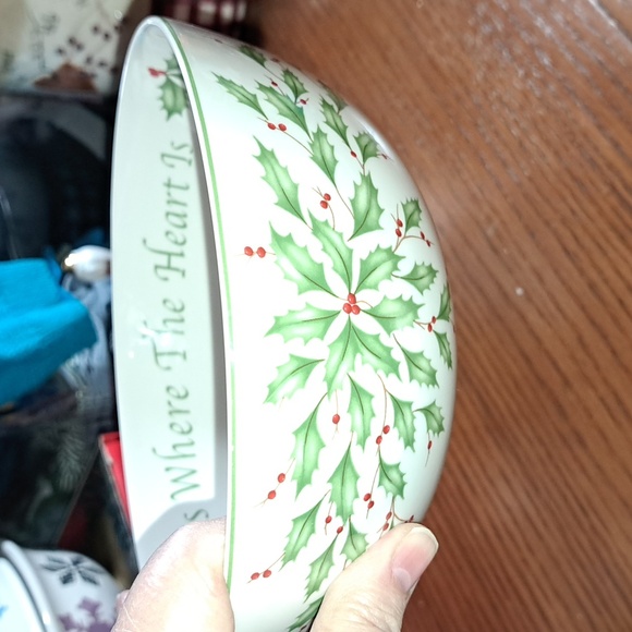 Lenox Holiday.  Home Is Where The Heart Is Bowl  Ivory with green holly and red - Picture 4 of 6